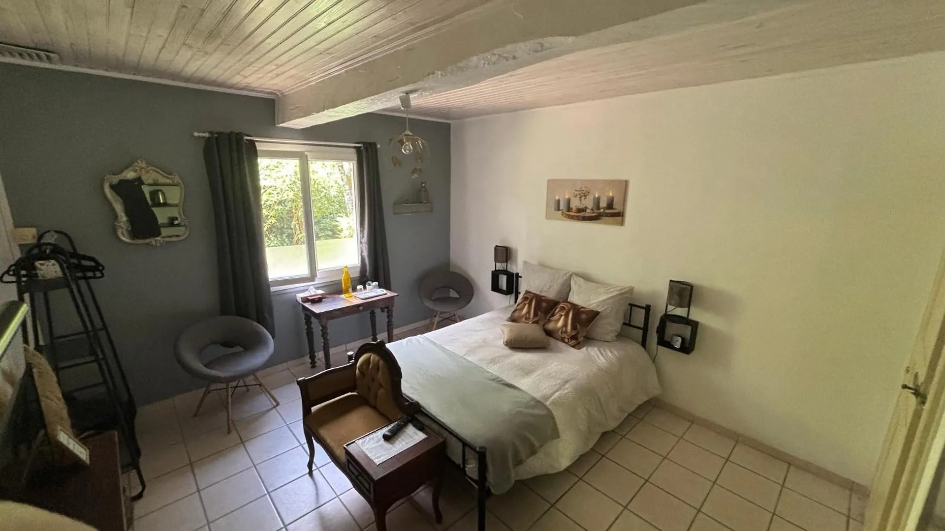 Bed and Breakfast Domaine Pierrot à Laujuzan 0*,